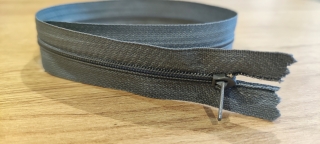zip tm. šedá 40 cm #3 N